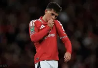MANCHESTER UNITED CRASH OUT OF CARABAO CUP AFTER HISTORIC COLLAPSE AGAINST BRIGHTON.