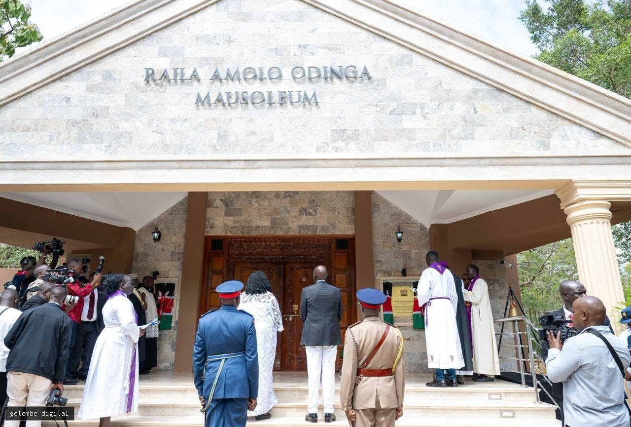 RUTO COMMISSIONS RAILA ODINGA'S MAUSOLEUM AT KANG'O KA JARAMOGI