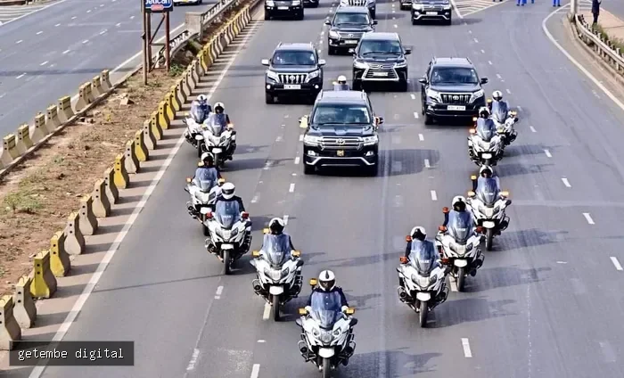 WHY DOES THE PRESIDENT’S CAR DRIVE IN THE MIDDLE OF THE ROAD? WHAT WE KNOW AND DON’T