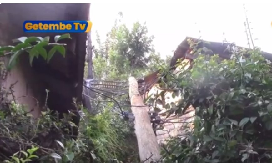 Nyaura residents live in fear after a Kenya power electricity pole fall on some residents' roofs