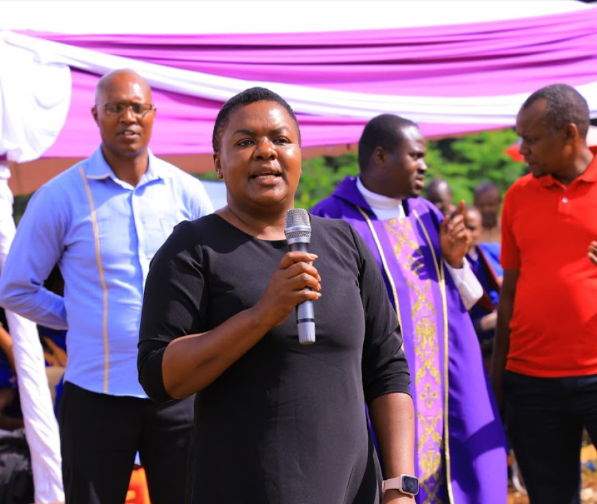 Hon. Donya Toto, Hon. Japheth Nyakundi and other leaders launch Sombogo borehole.