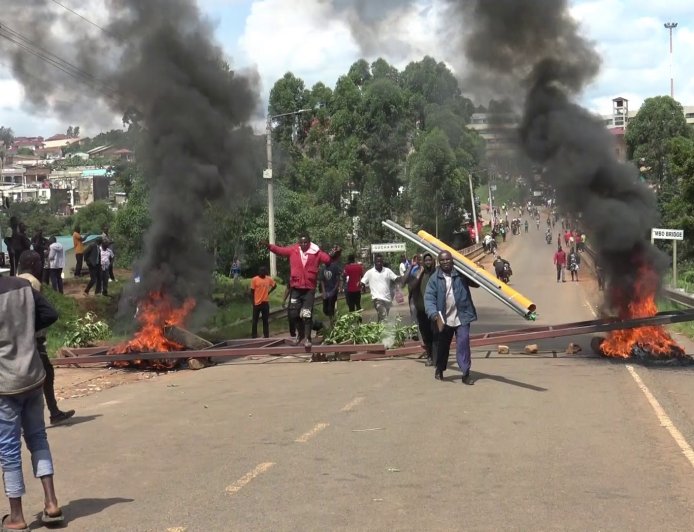 RESIDENTS OF BOMACHOGE CHACHE AND BORABU BLOCK ROADS IN FIERCE PROTESTS OVER FUEL PRICE HIKE